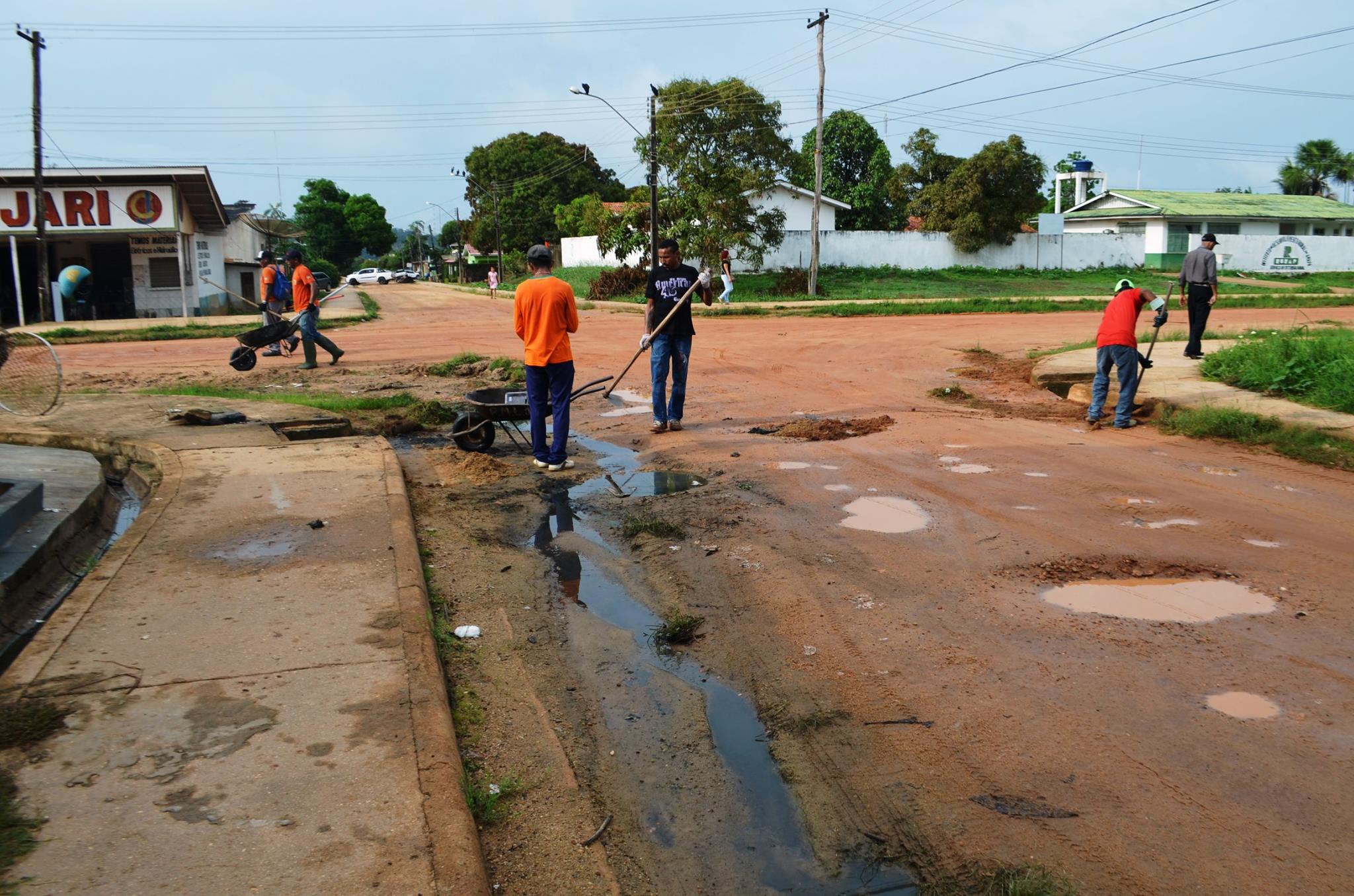 Prefeitura incia serviços de mutirão para limpar a cidade